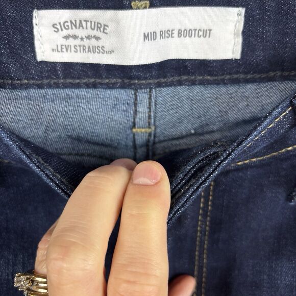 Signature By Levi Strauss Mid Rise Bootcut Women's Dark Wash Jeans Size 33x32EUC - Picture 4 of 12